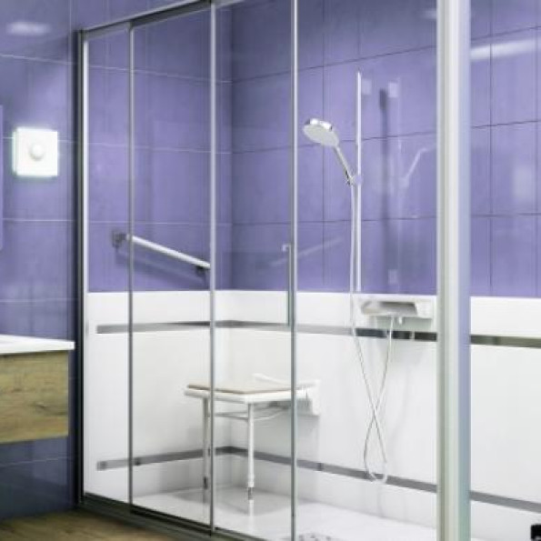 Salle de bains des seniors : quel receveur de douche extra plat choisir ?